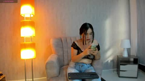 Snapshot of viiolet_collins chatting on May 2026 08:37:02 PM VIOLET online show from May 2026 08:37:02 PM