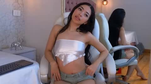 Violet  online show from December 2025 08:47:02 PM