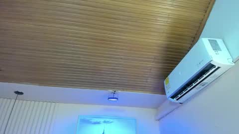 Snapshot of viiolett_lee chatting on October 2025 07:25:01 PM Viiolett online show from October 2025 07:25:01 PM