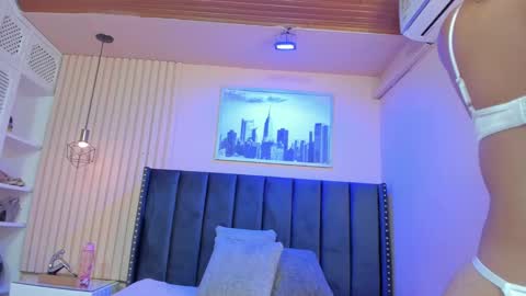 Snapshot of viiolett_lee chatting on November 2025 09:57:02 PM Viiolett online show from November 2025 09:57:02 PM