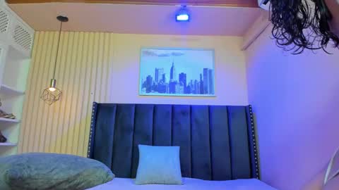 Viiolett online show from January 2026 07:29:01 PM