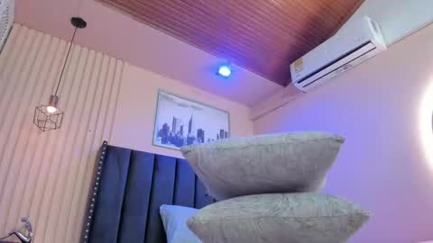 Viiolett online show from February 2026 08:09:02 PM