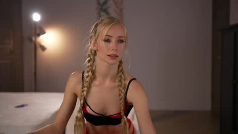 vika54784 online show from October 2025 05:52:01 AM