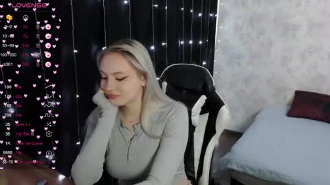 Snapshot of vikapowers chatting on March 2025 06:43:01 AM vikapowers online show from March 2025 06:43:01 AM