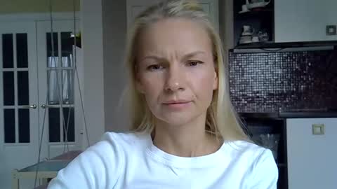 Snapshot of viki_loun5 chatting on October 2025 09:42:02 AM viki_loun5 online show from October 2025 09:42:02 AM