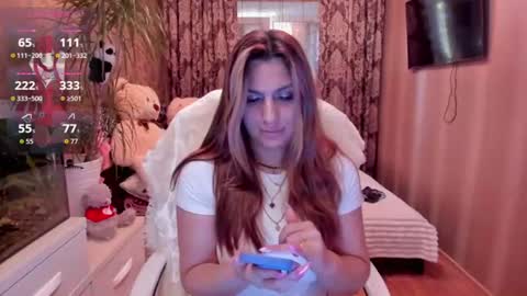 Snapshot of vikilove_ chatting on July 2026 06:56:01 AM Victoria online show from July 2026 06:56:01 AM