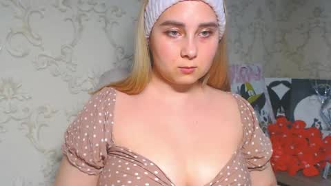 Snapshot of vikiwaitingforyou chatting on June 2026 02:33:01 PM Vitoria online show from June 2026 02:33:01 PM