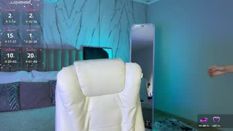 Snapshot of vikky_moon chatting on September 2025 12:58:02 AM Vikky online show from September 2025 12:58:02 AM