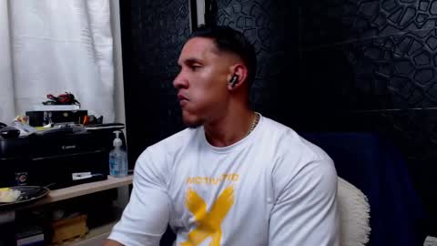 Viktor Herrera online show from February 2025 02:44:02 AM