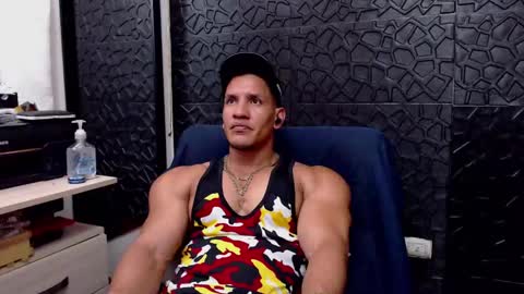 Viktor Herrera online show from February 2025 05:18:02 PM