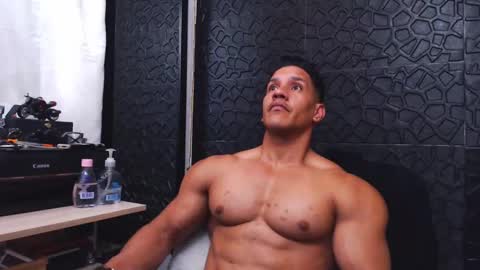 Viktor Herrera online show from September 2025 04:50:01 PM