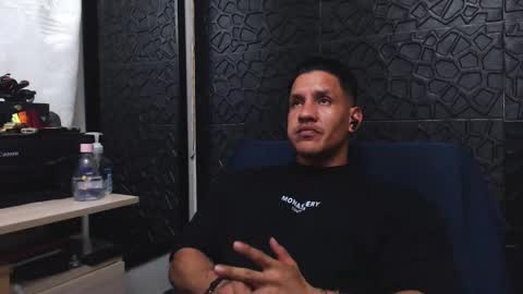 Viktor Herrera online show from October 2025 04:18:02 AM