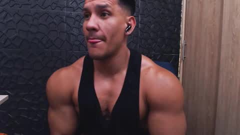 Viktor Herrera online show from October 2025 03:51:02 PM