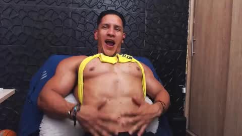 Viktor Herrera online show from October 2025 05:04:02 PM