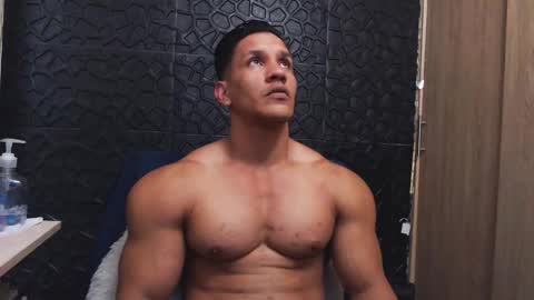 Viktor Herrera online show from November 2025 09:48:02 PM