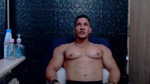 Viktor Herrera online show from February 2026 03:33:01 AM