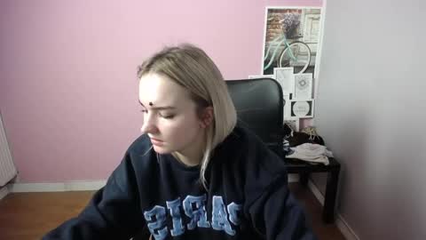 Snapshot of viktoria_lovely chatting on January 2025 09:22:01 AM viktoria_lovely online show from January 2025 09:22:01 AM