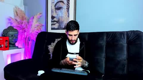 Snapshot of vincentsartori chatting on November 2025 01:09:02 PM Vincent Sartori online show from November 2025 01:09:02 PM