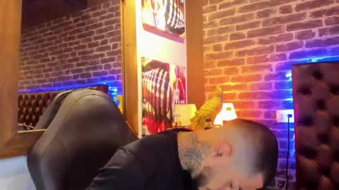 ---Vinzen--- online show from November 2025 04:56:01 AM