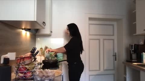 Snapshot of viola_beck chatting on November 2025 12:04:02 PM Vio online show from November 2025 12:04:02 PM