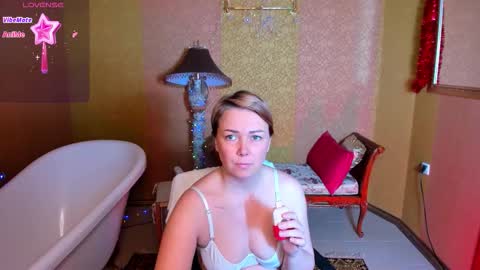 Snapshot of violarayden chatting on December 2025 04:30:02 AM Viola online show from December 2025 04:30:02 AM