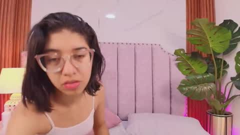 Snapshot of violet_606 chatting on May 2026 01:09:02 PM Violeta online show from May 2026 01:09:02 PM