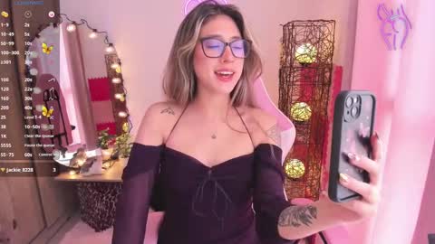 Snapshot of violet_ch chatting on January 2025 05:21:02 PM violet online show from January 2025 05:21:02 PM