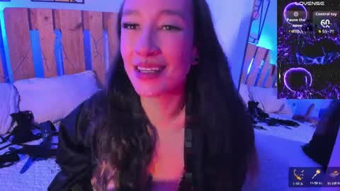 Snapshot of violet_jonesss chatting on April 2026 05:03:02 PM Violet Jones online show from April 2026 05:03:02 PM
