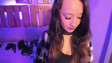 Snapshot of violet_jonesss chatting on April 2026 03:50:02 PM Violet Jones online show from April 2026 03:50:02 PM