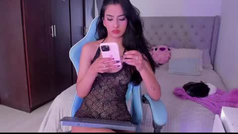 Snapshot of violet_rost chatting on July 2026 05:38:01 PM Violet online show from July 2026 05:38:01 PM