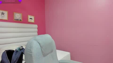 violet_sinclair online show from June 2026 11:37:02 AM