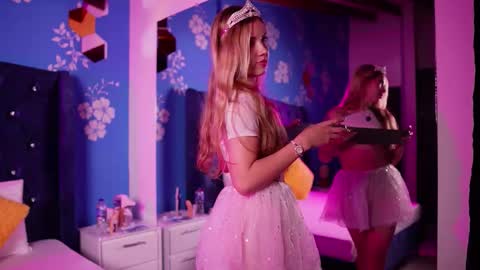 violet_smith01 online show from October 2025 12:55:01 PM