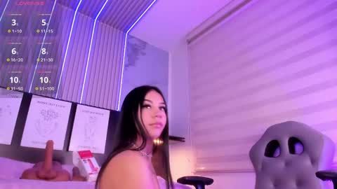 Snapshot of violet_spencer chatting on April 2026 01:43:01 AM Violeta online show from April 2026 01:43:01 AM