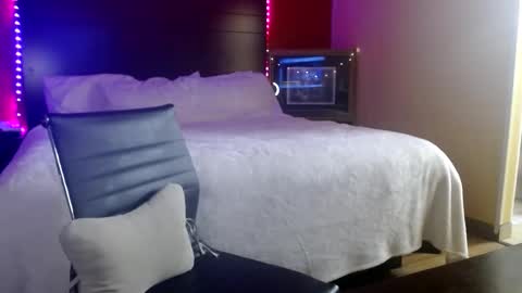 violet_winter97 online show from February 2026 05:08:02 AM