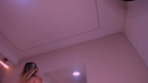 Violeta  online show from November 2025 10:37:02 AM