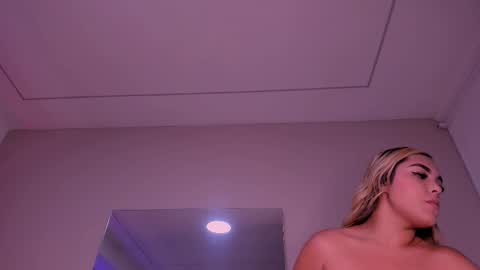 Violeta  online show from November 2025 10:51:02 AM