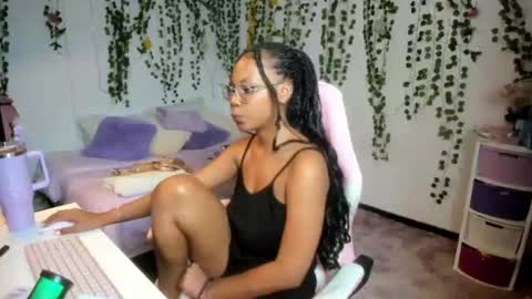 Snapshot of violeta_miler_ chatting on June 2026 06:42:01 PM Violeta online show from June 2026 06:42:01 PM