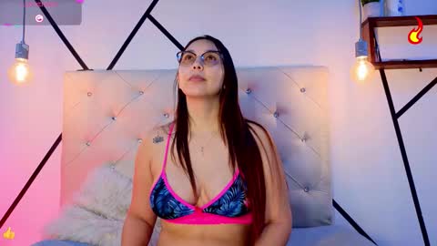 Snapshot of violetasimonz chatting on February 2026 10:37:01 PM violeta simonz online show from February 2026 10:37:01 PM