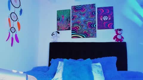 Snapshot of violetbunnyy1 chatting on January 2025 06:03:02 AM Violet online show from January 2025 06:03:02 AM