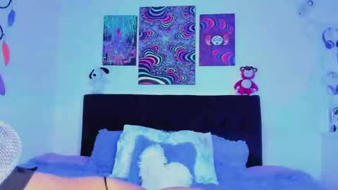 Snapshot of violetbunnyy1 chatting on January 2025 04:26:01 AM Violet online show from January 2025 04:26:01 AM