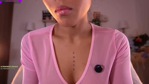 Snapshot of violeth___ chatting on February 2026 01:15:01 PM violeth___ online show from February 2026 01:15:01 PM