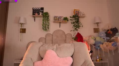 Snapshot of violeth___ chatting on February 2026 01:06:01 PM violeth___ online show from February 2026 01:06:01 PM