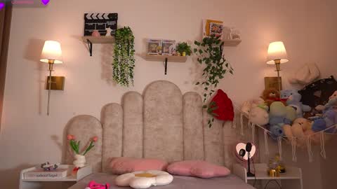 Snapshot of violeth___ chatting on February 2026 01:07:01 PM violeth___ online show from February 2026 01:07:01 PM