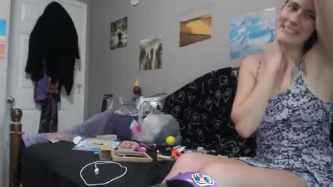 Snapshot of violethooper chatting on September 2025 03:47:01 PM Violet Hooper online show from September 2025 03:47:01 PM