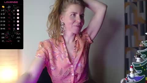 Snapshot of violetplath chatting on December 2024 10:47:02 PM Violet  next stream December 6 online show from December 2024 10:47:02 PM