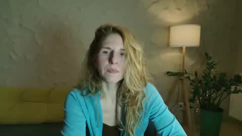 Snapshot of violetplath chatting on March 2025 09:15:02 PM Violet  next stream December 6 online show from March 2025 09:15:02 PM