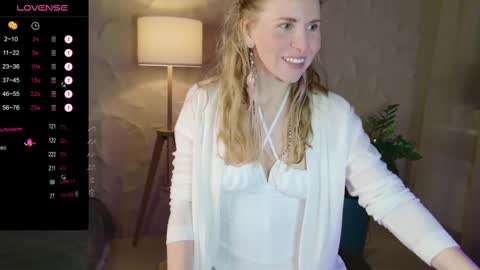 Snapshot of violetplath chatting on March 2025 08:10:02 PM Violet  next stream December 6 online show from March 2025 08:10:02 PM