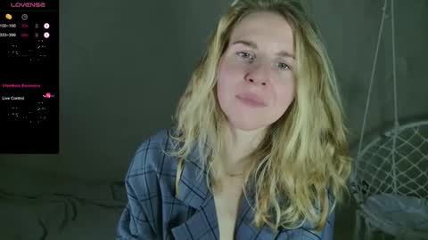 Snapshot of violetplath chatting on October 2025 09:28:02 PM Violet  next stream December 6 online show from October 2025 09:28:02 PM