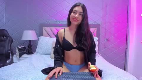 Violet Rousse online show from October 2025 03:14:01 PM