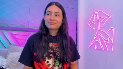 Snapshot of violetrousse chatting on November 2025 06:17:01 PM Violet Rousse online show from November 2025 06:17:01 PM